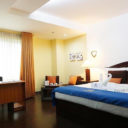 Star Hotel Davao Екстер'єр фото